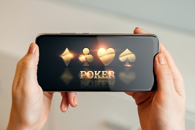 Pengguna Indonesai menikmati sports betting dengan ponsel di suasana malam gelap neon